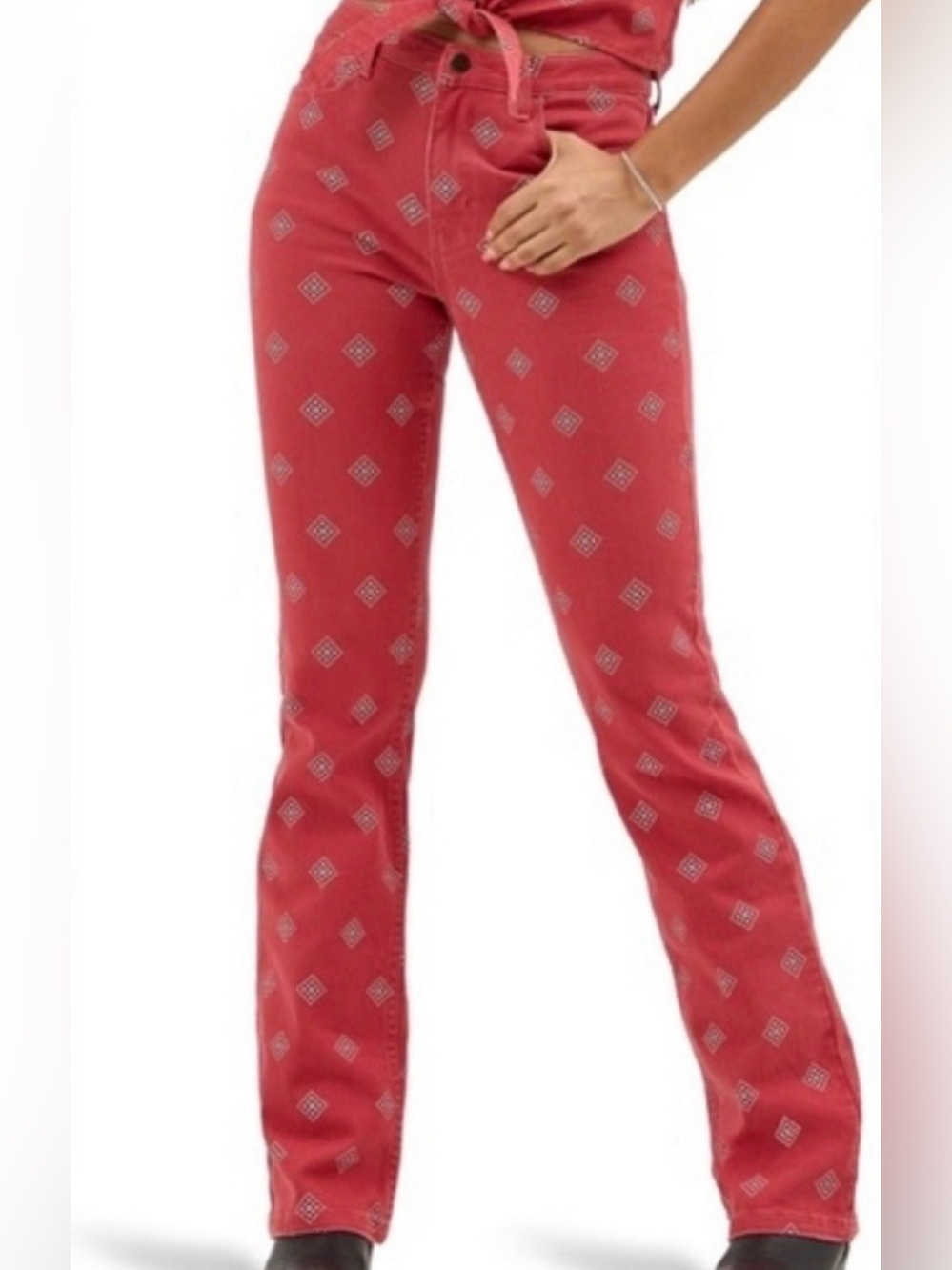 Wrangler Women’s Red Bandana Print High Rise Bold Boot Jeans Size 2|26X30 - Picture 2 of 7